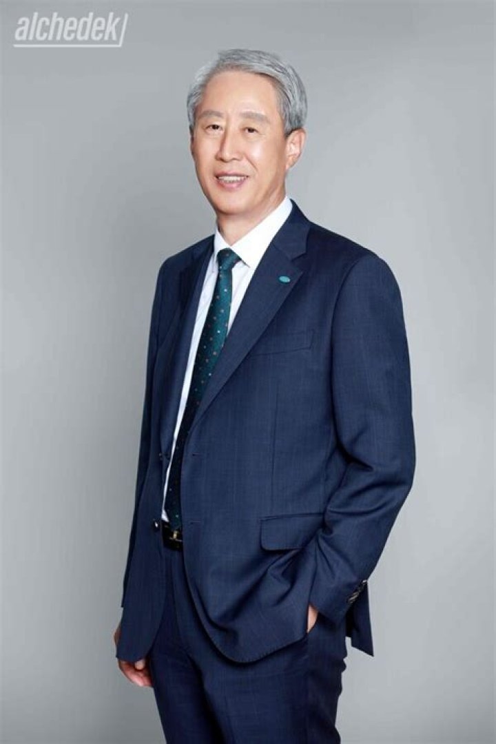 Lee Hyung-chul Biography, Age, Height, Wife, Net Worth, Family
